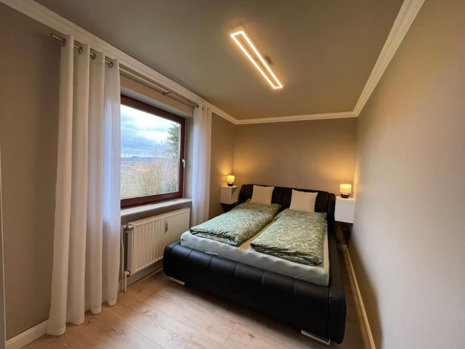 אשווגה Ferienwohnung Leuchtbergblick Mit Terrasse Und Pkw Stellplatz מראה חיצוני תמונה