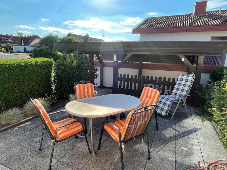 אשווגה Ferienwohnung Leuchtbergblick Mit Terrasse Und Pkw Stellplatz מראה חיצוני תמונה