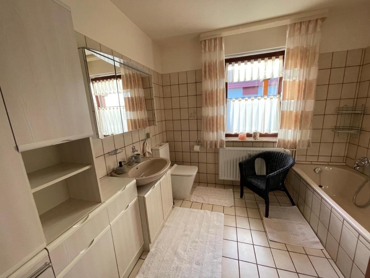 אשווגה Ferienwohnung Leuchtbergblick Mit Terrasse Und Pkw Stellplatz מראה חיצוני תמונה